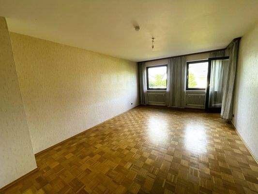 Wohnzimmer mit Echtholzparkett