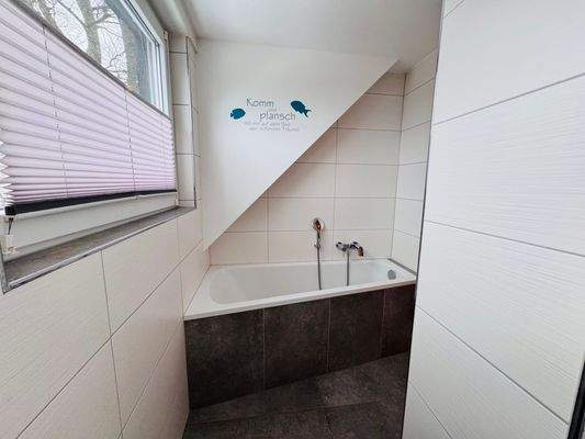 15. Bad II mit Wanne.jpg