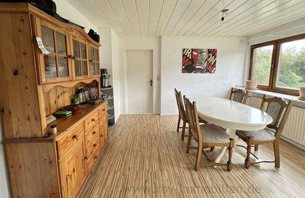 ...und Essbereich mit Platz für den Familientisch