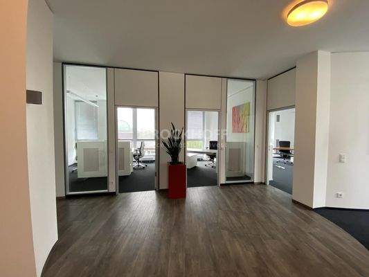 Büros mit Glaselementen