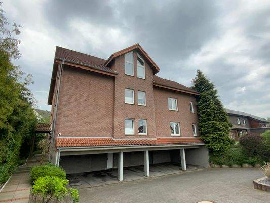 Eingang und Carport vom Haus