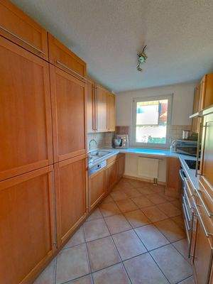 Küche - Zeitlose Einbauküche in Holzdekor mit allen Elektrogeräten, im Kaufpreis enthalten