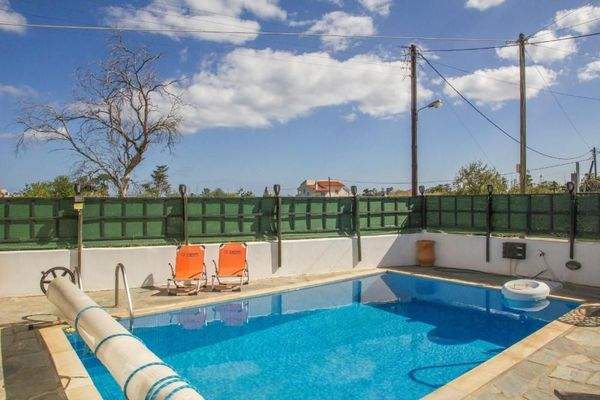 Kreta, Maleme: Traditionelles kretisches Haus zu verkaufen, nur wenige Schritte vom Strand entfernt