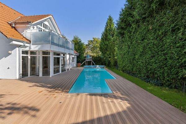 Luxuriöses Haus mit Pool und Terrasse