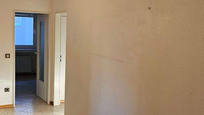 Eingangsflur mit Blick zur Küche