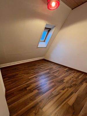 Kinderzimmer/Büro DG