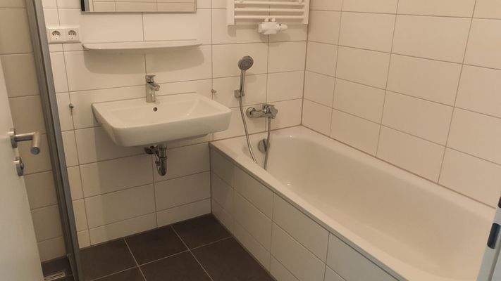 Bad (Musterwhg ).jpg