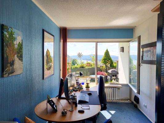 Arbeitszimmer mir Blick über den Rhein