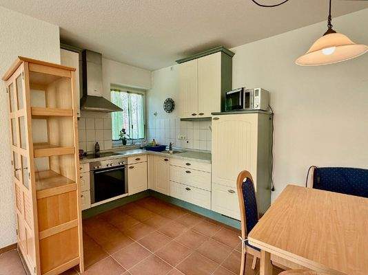 offene Küche mit Einbauküche