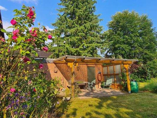 Freisitz hinter der Garage