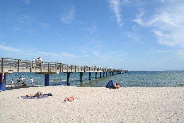 am Strand - Seebrücke Boltenhagen