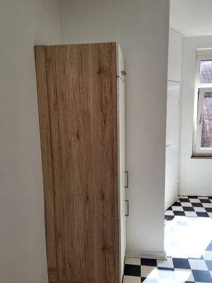 Küchenansicht mit Schrank