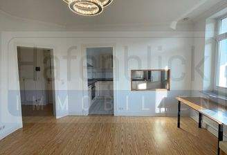 Lichtdurchflutetes Wohnzimmer