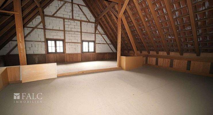 Zweistöckige Scheune