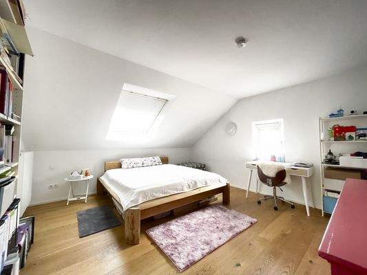 18- DG Schlafzimmer Wohnbeispiel.jpg