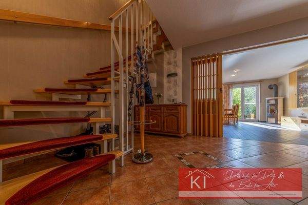 EG Offener Flur mit Treppe 