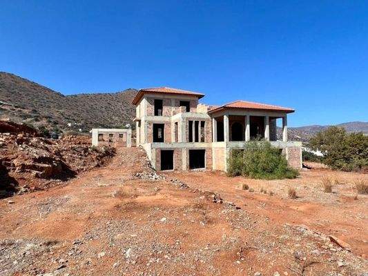 Kreta, Elounda: Rohbau - Luxusvilla mit atemberaubender Aussicht zu verkaufen