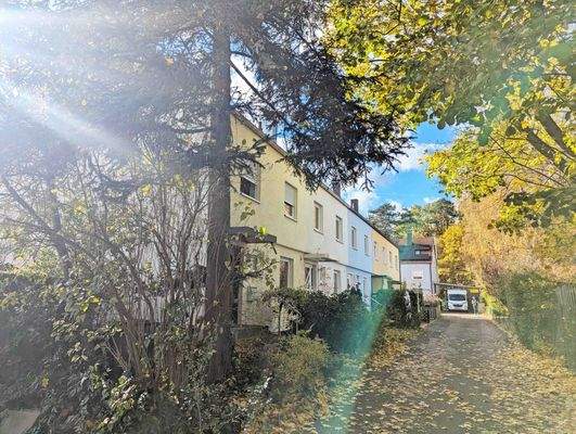 Ansicht-Blick in die Häuserreihe PXL_20251030_1123