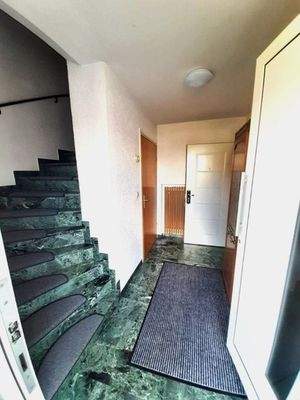 Eingang - EG re Whg EG - li Aufgang 1. OG