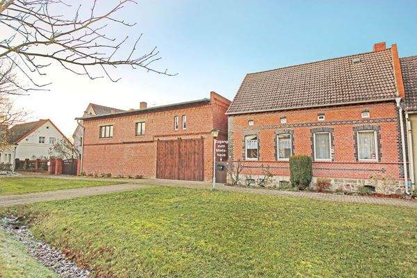 Hausansicht / Straßenseite