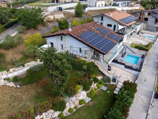 Eckreihenhaus-Villa mit großem Garten in Castion Veronese - Gardasee