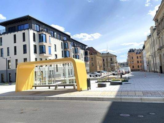 Bushaltestelle gegenüber