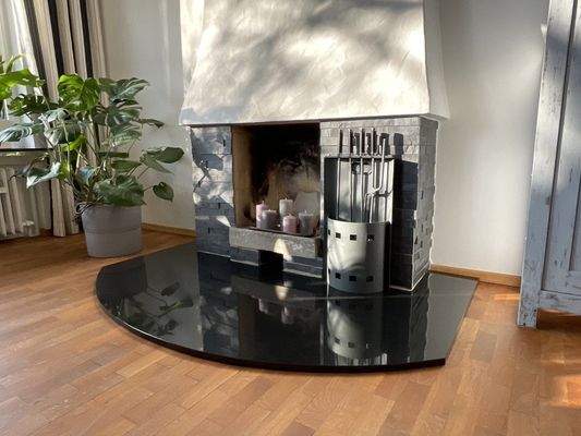 Offener Kamin im Wohnzimmer