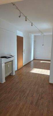 Großzügiger Wohnungsflur mit integriertem Essplatz 