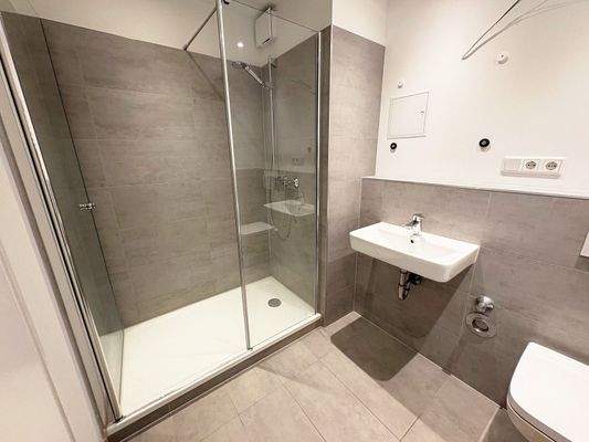 neues Bad mit Dusche