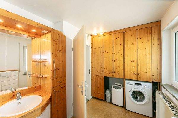 Waschmaschinen- und Trockneranschluss || EG