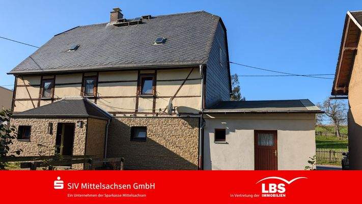 Außenansicht mit Eingang