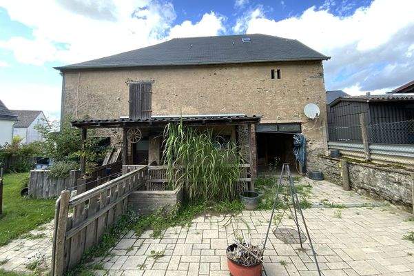 Rückansicht mit Terrasse