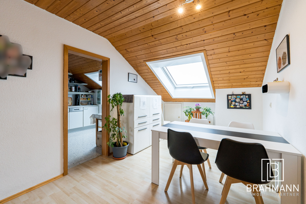 Essbereich mit Sicht zur Küche