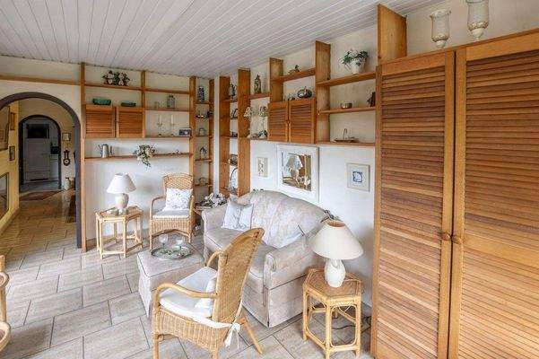 Wohnzimmer/Bibliothek