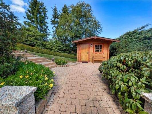 Gartenhaus im Eingangsbereich