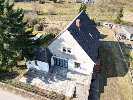 Objektansicht mit Terrasse