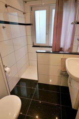 Badezimmer (EG rechts)