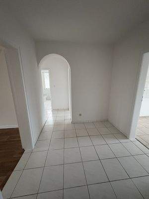 Flur mit Rundbogen