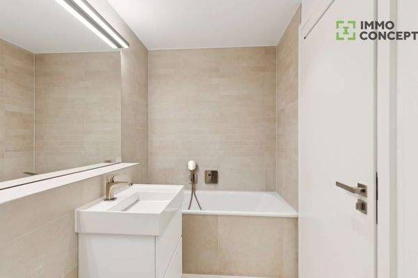 Masterbad (Dusche + Wanne)