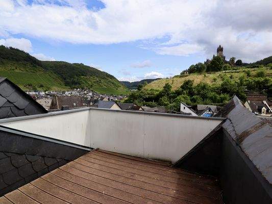 Dachterrasse mit Burgblick