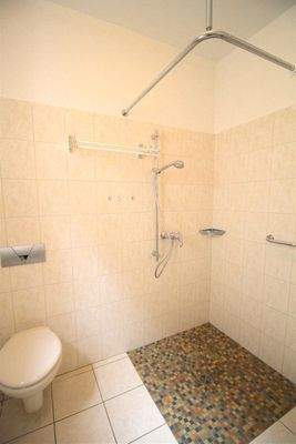 mit ebenerdiger Dusche