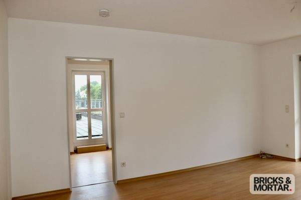 Wohnzimmer mit Blick zum Schlafzimmer 