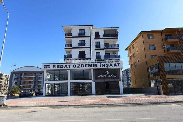 Flat in a Complex with Pool Near Antalya City Hospital in Kepez