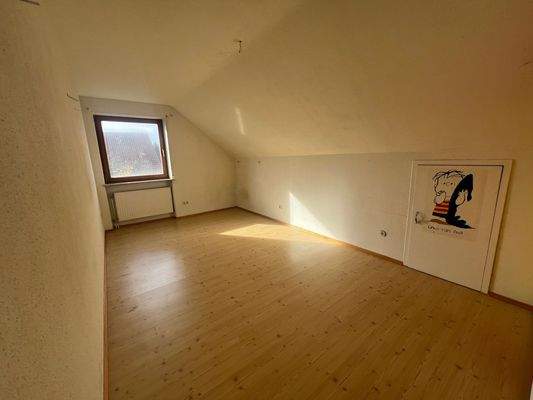 Kinderzimmer 3 (Dachgeschoss).jpg