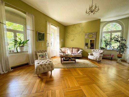 Wohnzimmer mit Sessel 