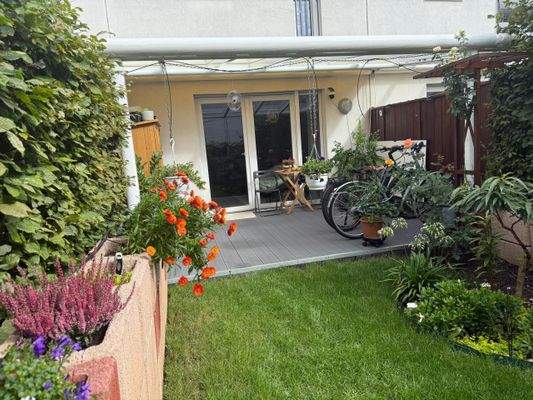 Garten mit Blick auf die Terasse