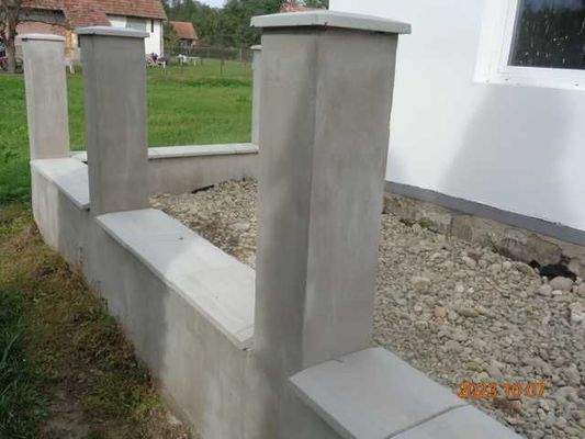 Zaun wird noch fertiggestellt