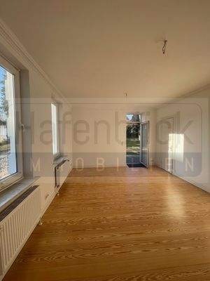 Wohnzimmer mit Terrassentür