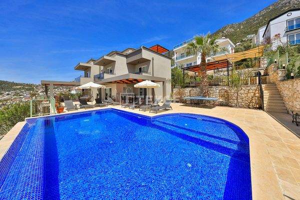 4-Bedroom Villa with Infinity Pool in Kaş Kalkan