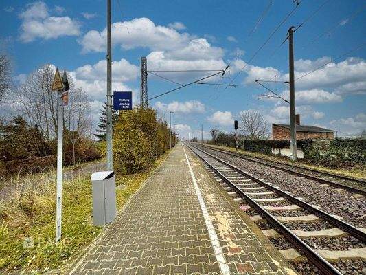 Regionalbahnhof direkt im Ort
